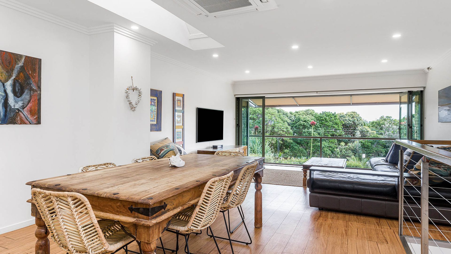 3 James Cook Apartments – beachside haven w. pool