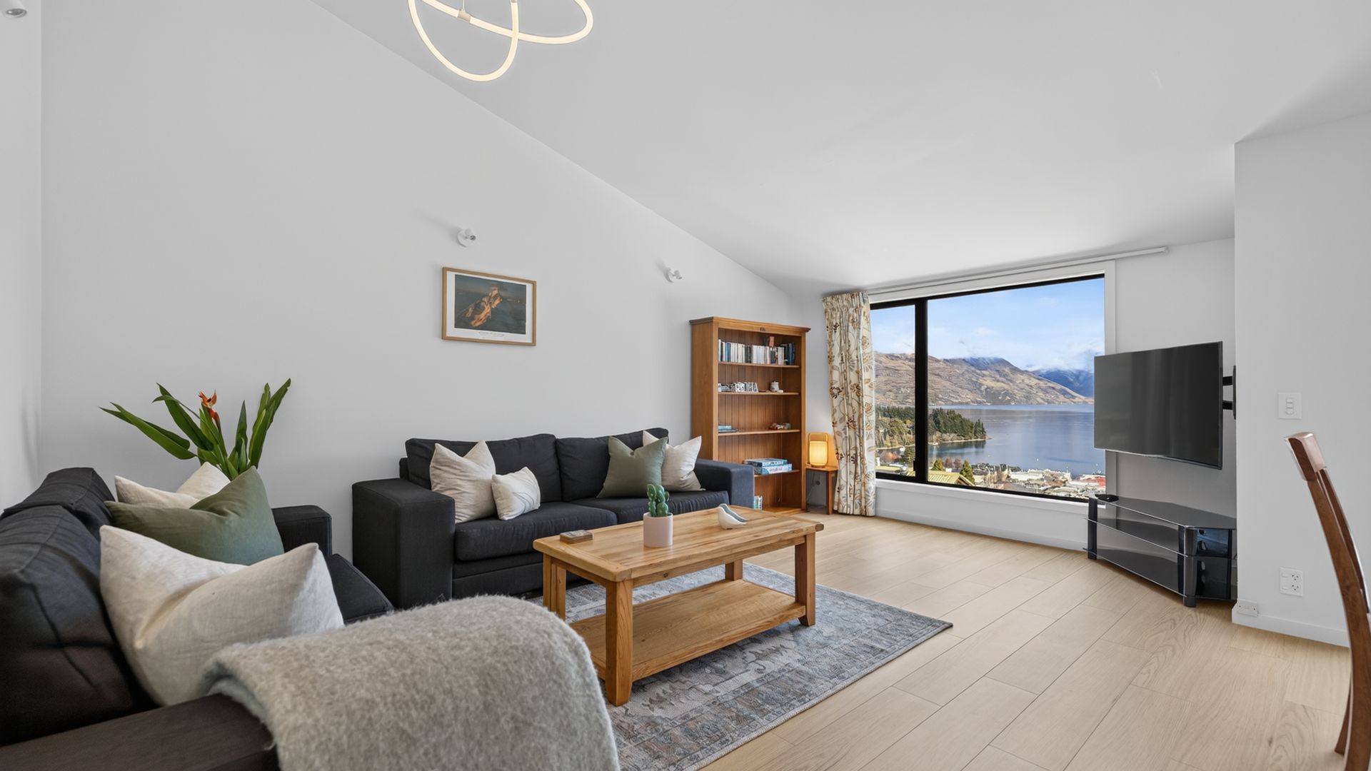 Magic on Malaghan with Lake Views