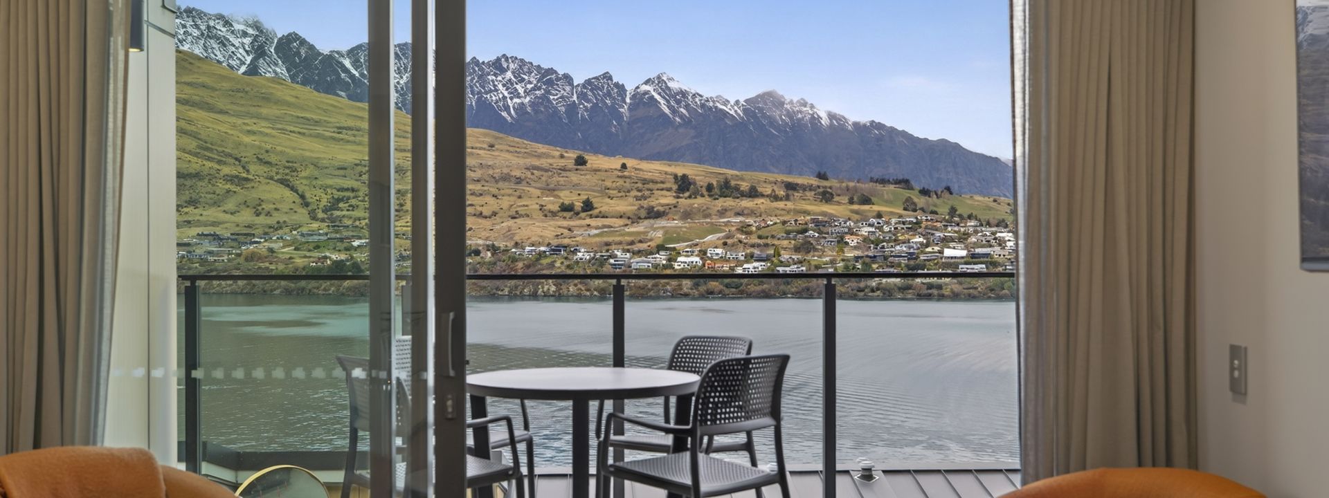 Shoreline Retreat, Oaks Shores