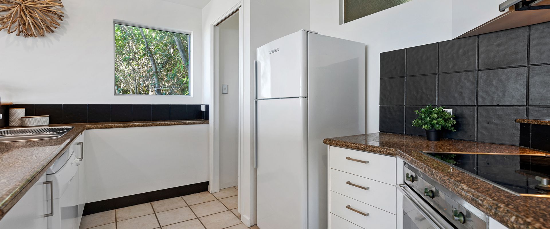 6 Andari – Sweeping Sunshine Beach Views Close to Everything