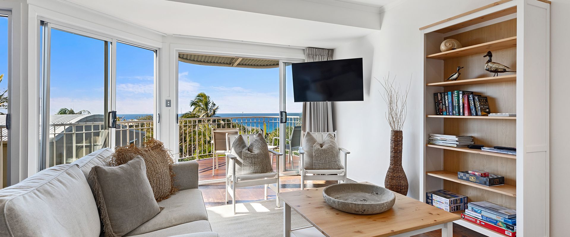 6 Andari – Sweeping Sunshine Beach Views Close to Everything
