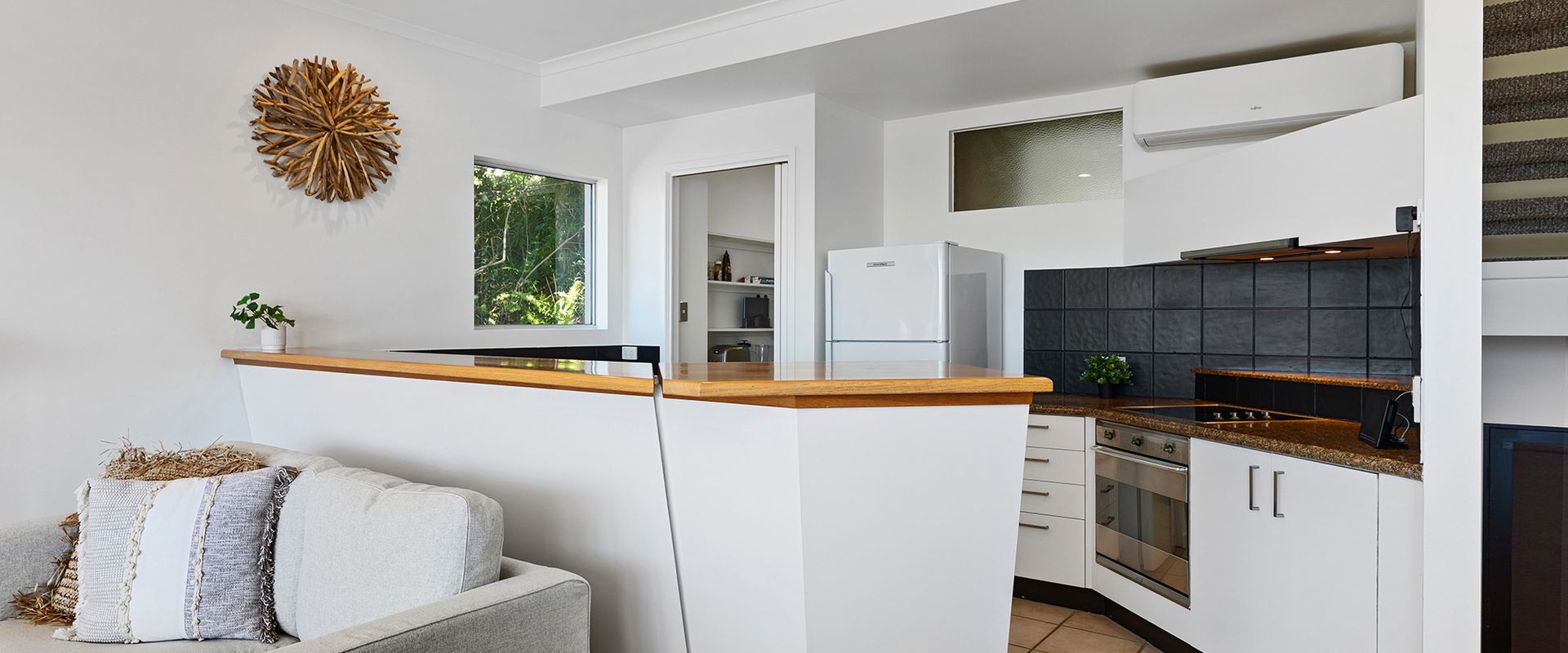6 Andari – Sweeping Sunshine Beach Views Close to Everything