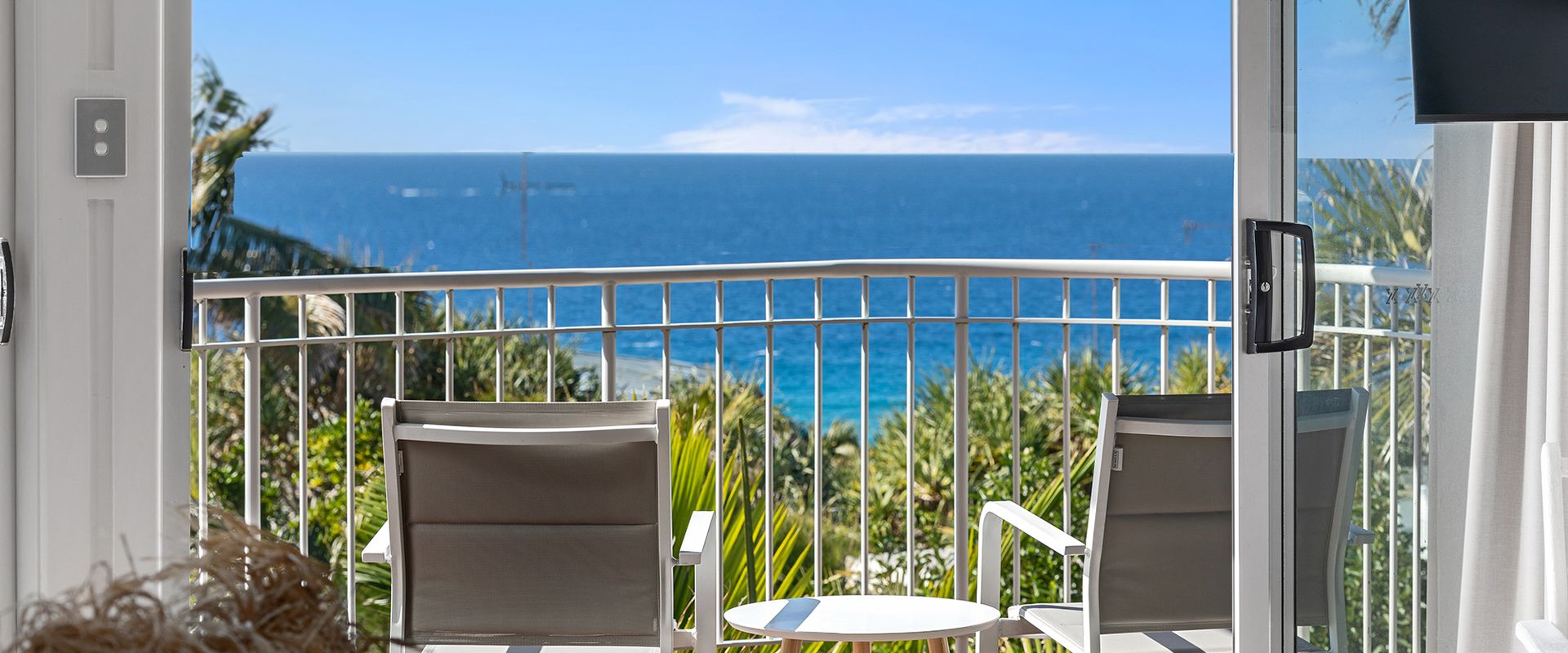 6 Andari – Sweeping Sunshine Beach Views Close to Everything