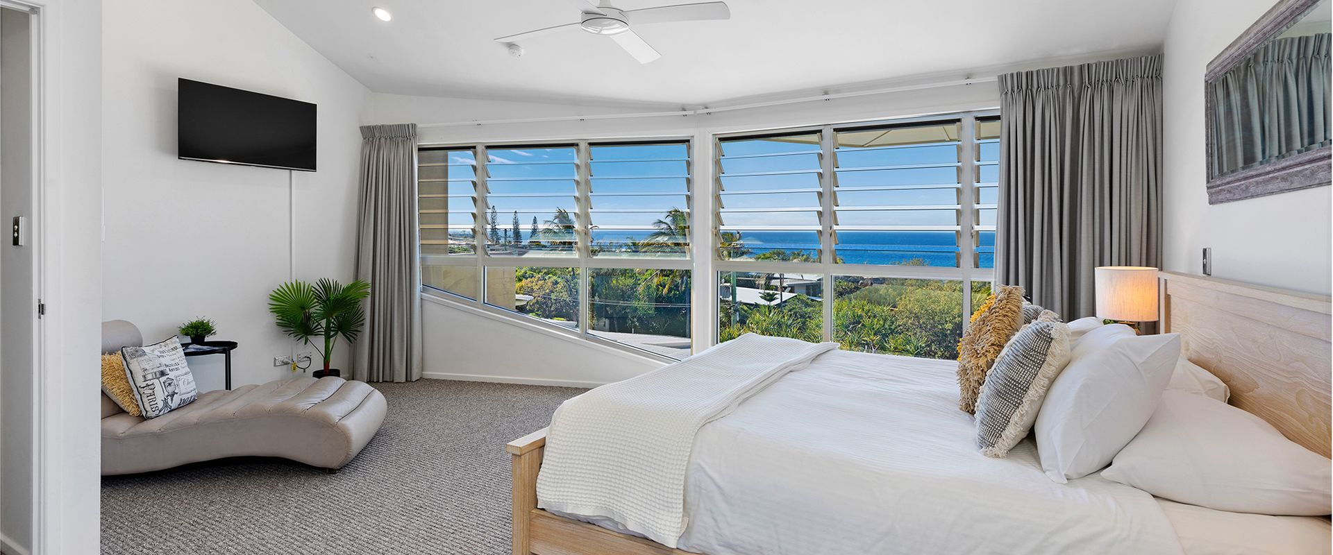6 Andari – Sweeping Sunshine Beach Views Close to Everything