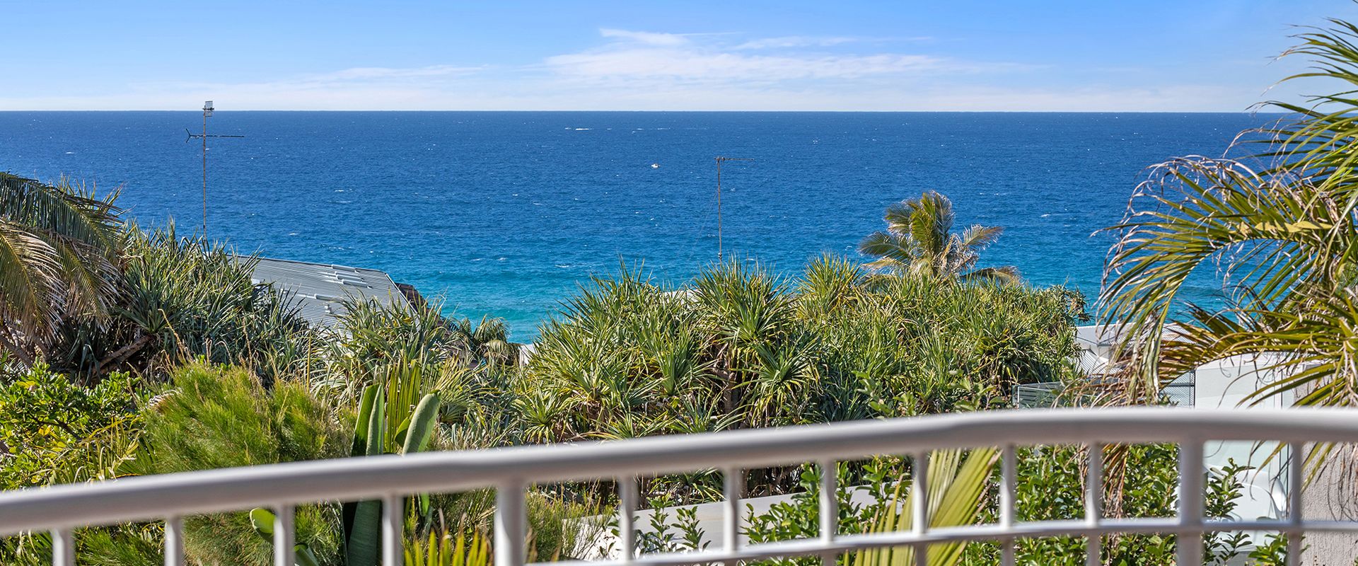 6 Andari – Sweeping Sunshine Beach Views Close to Everything
