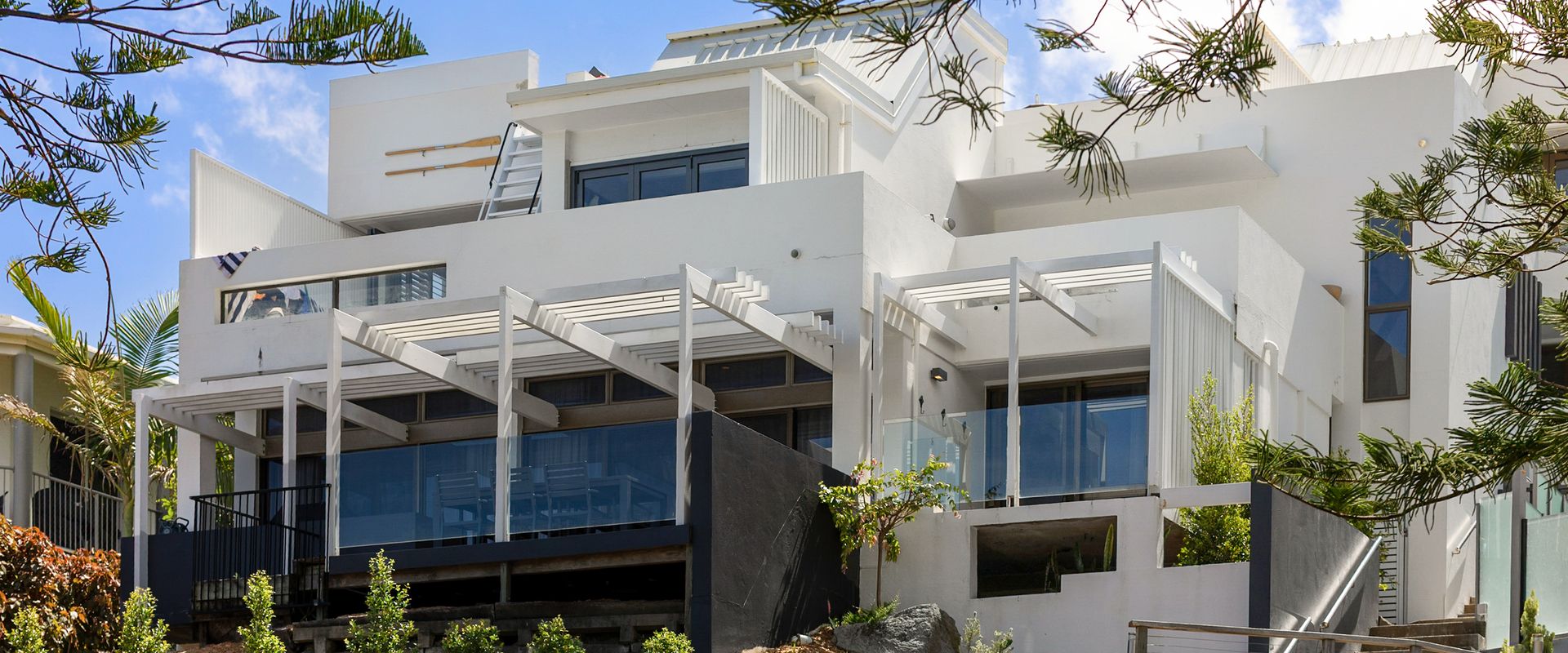 1 Craiglea Lodge – Prime Location Right at the Beach