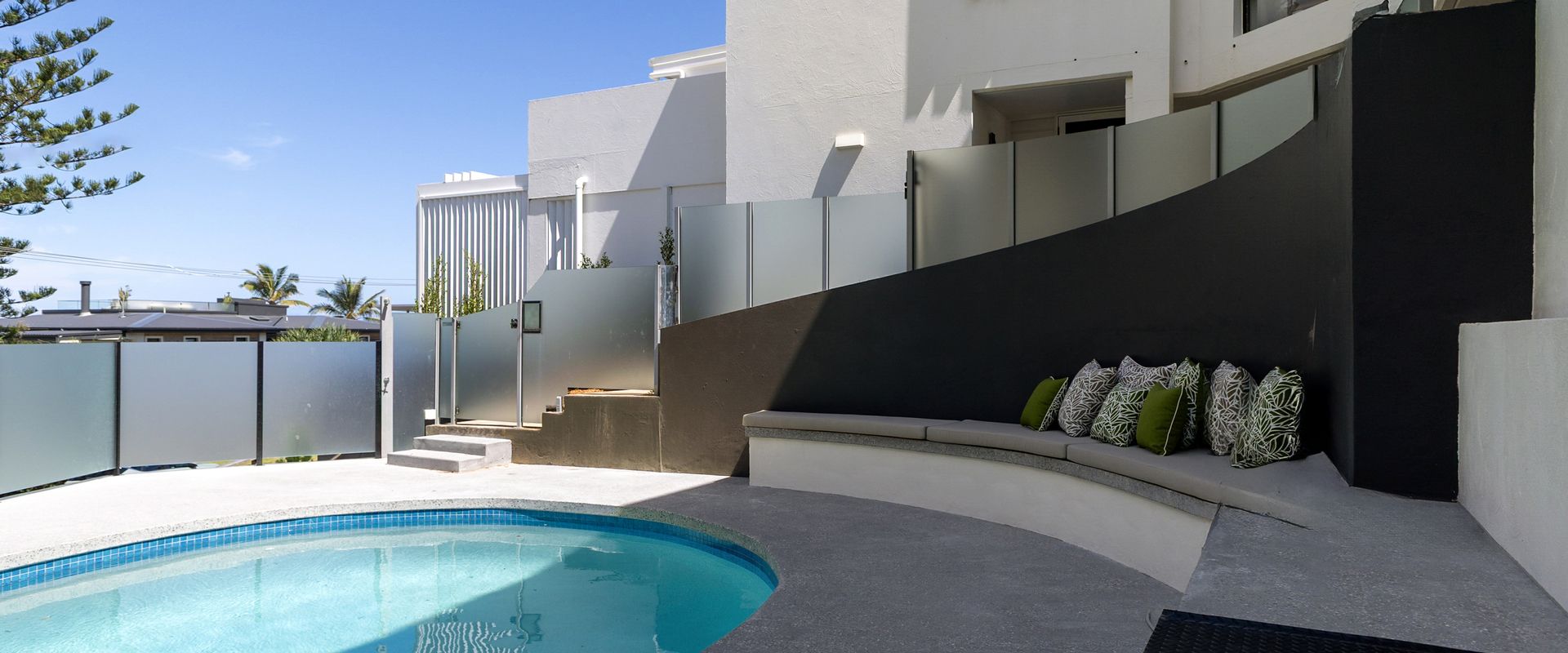 1 Craiglea Lodge – Prime Location Right at the Beach