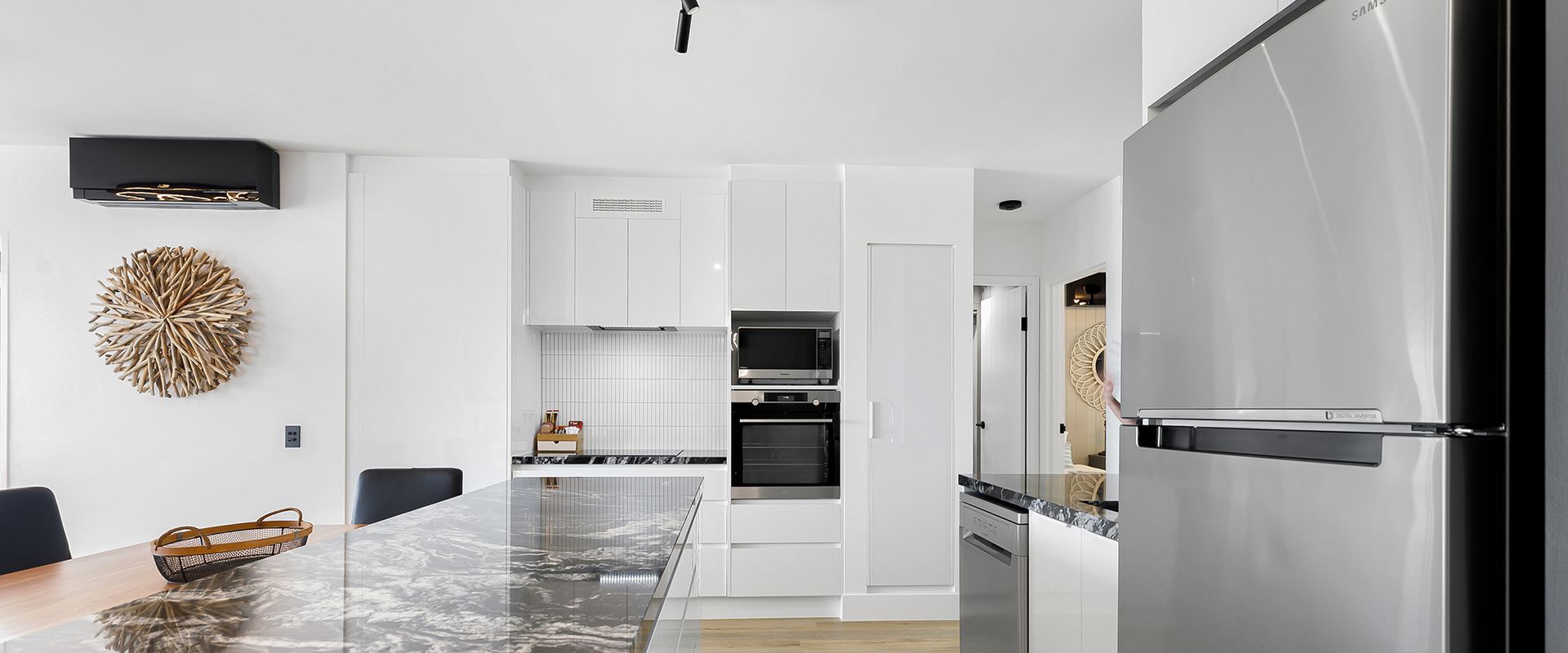 9 La Mer, 5 Belmore Tce – Ultimate Beachside Living