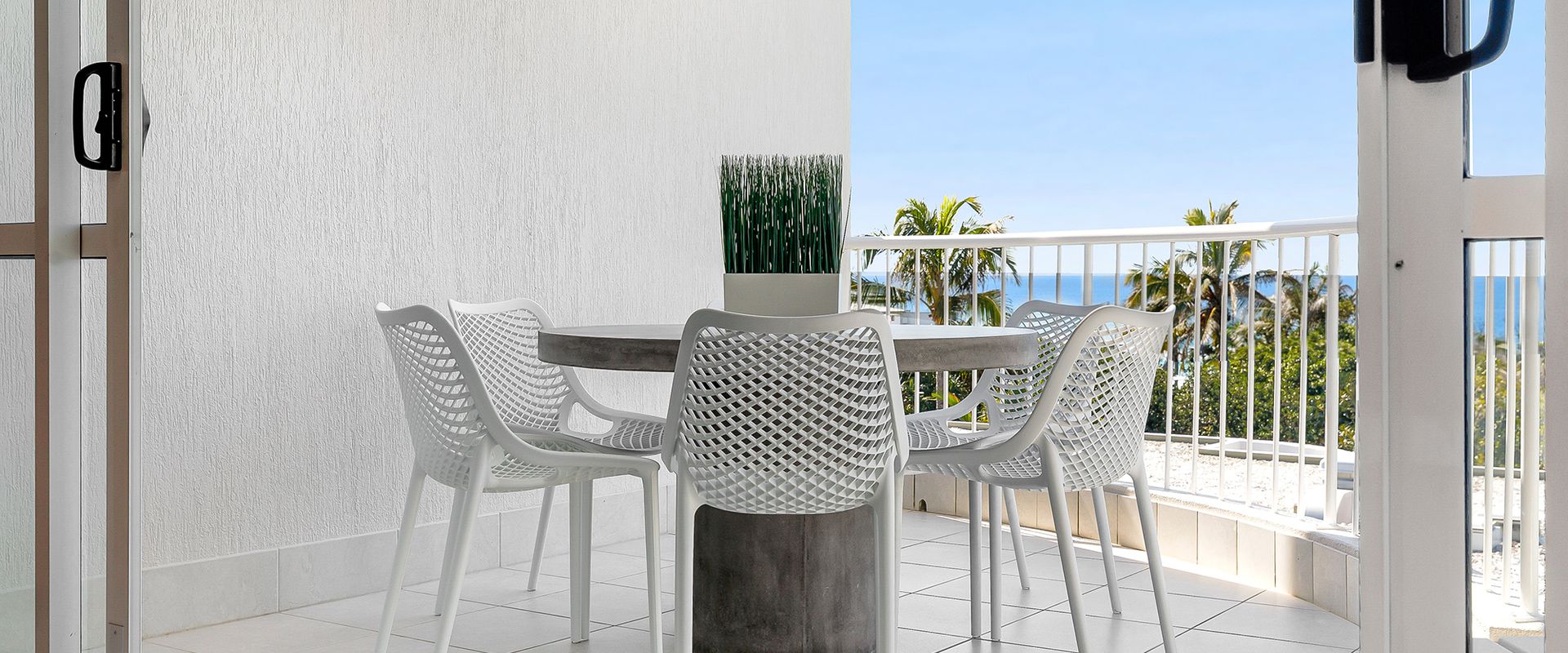 9 La Mer, 5 Belmore Tce – Ultimate Beachside Living