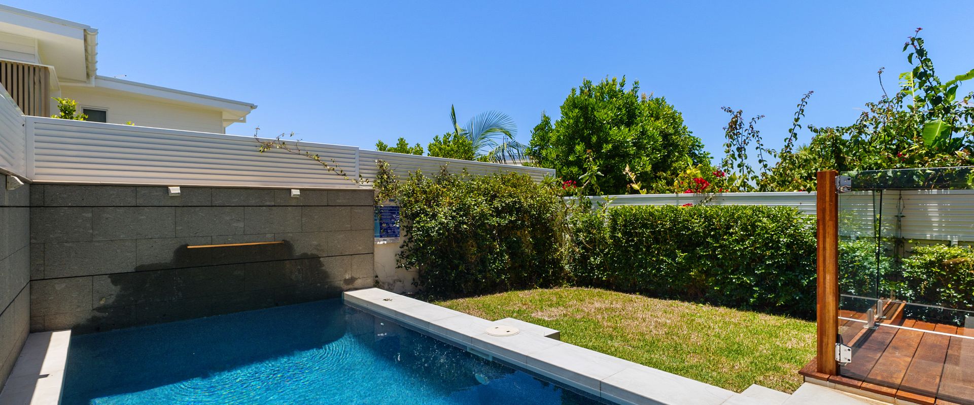 2 Allure, 20 Belmore Tce – Stylish Coastal Retreat