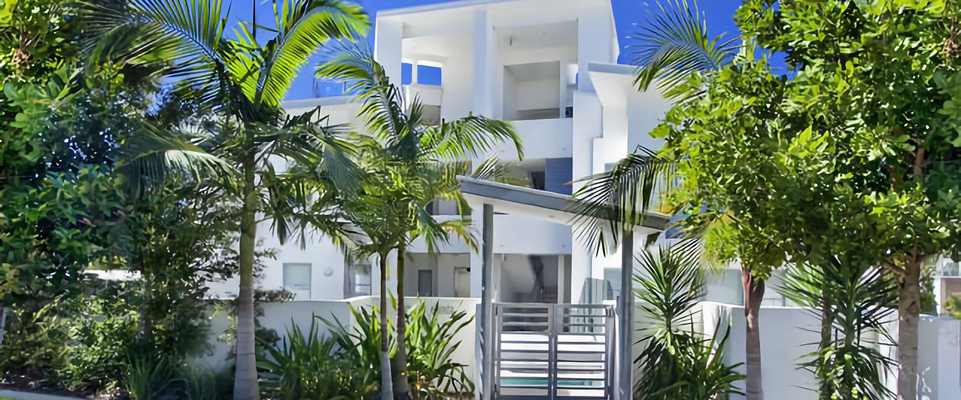 1 Alpha – Huge wrap-around balcony all on one level