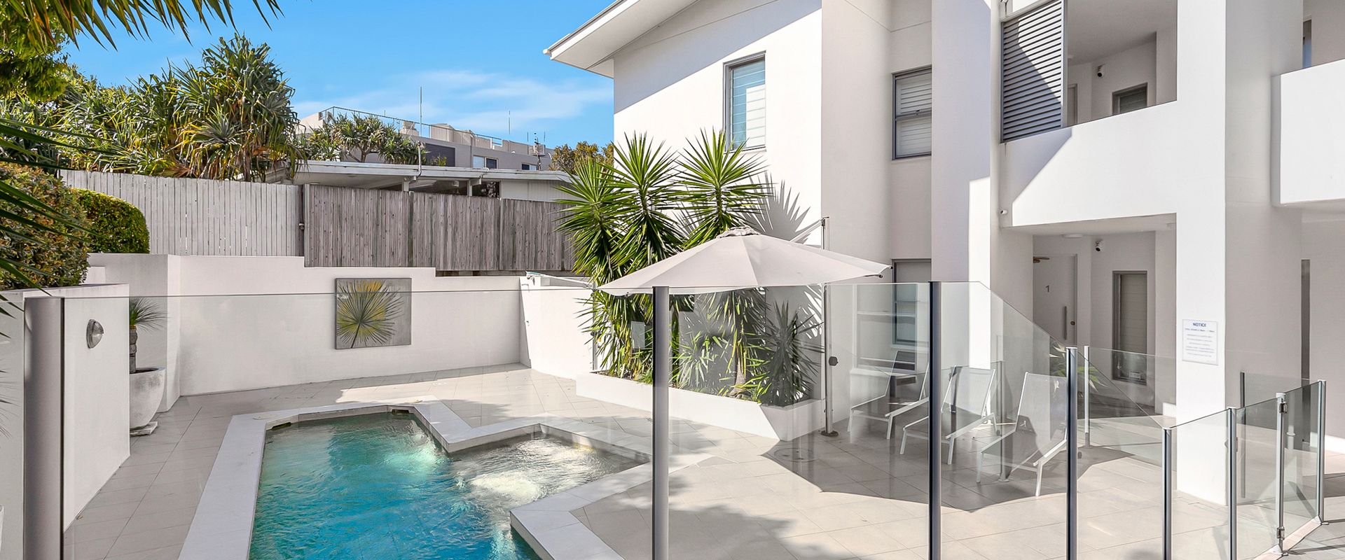 1 Alpha – Huge wrap-around balcony all on one level