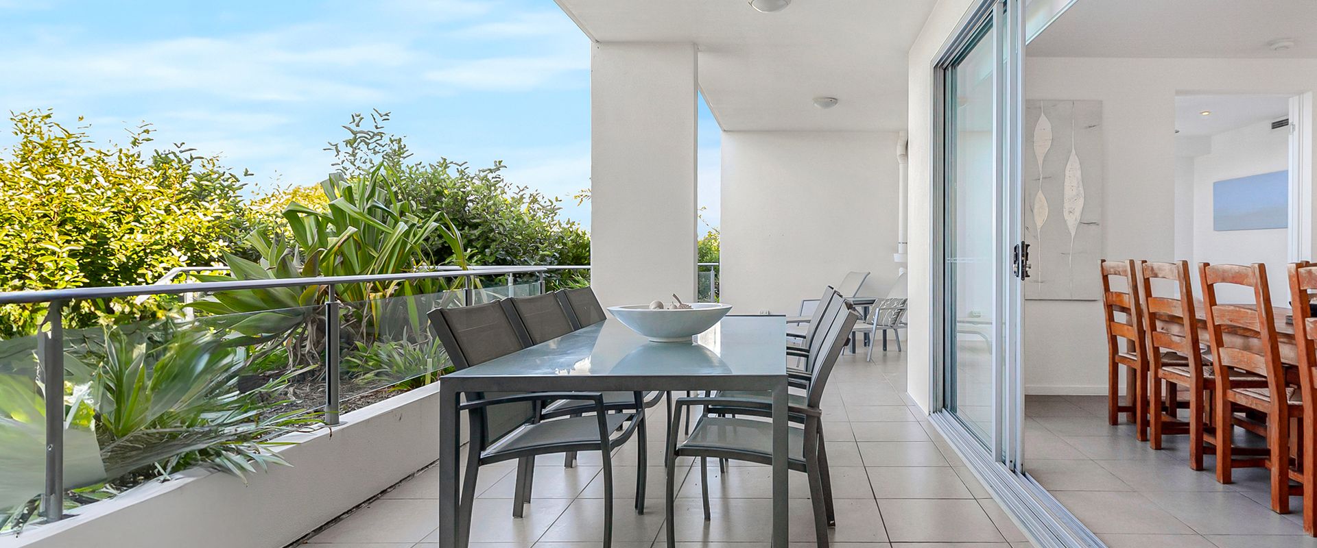 1 Alpha – Huge wrap-around balcony all on one level