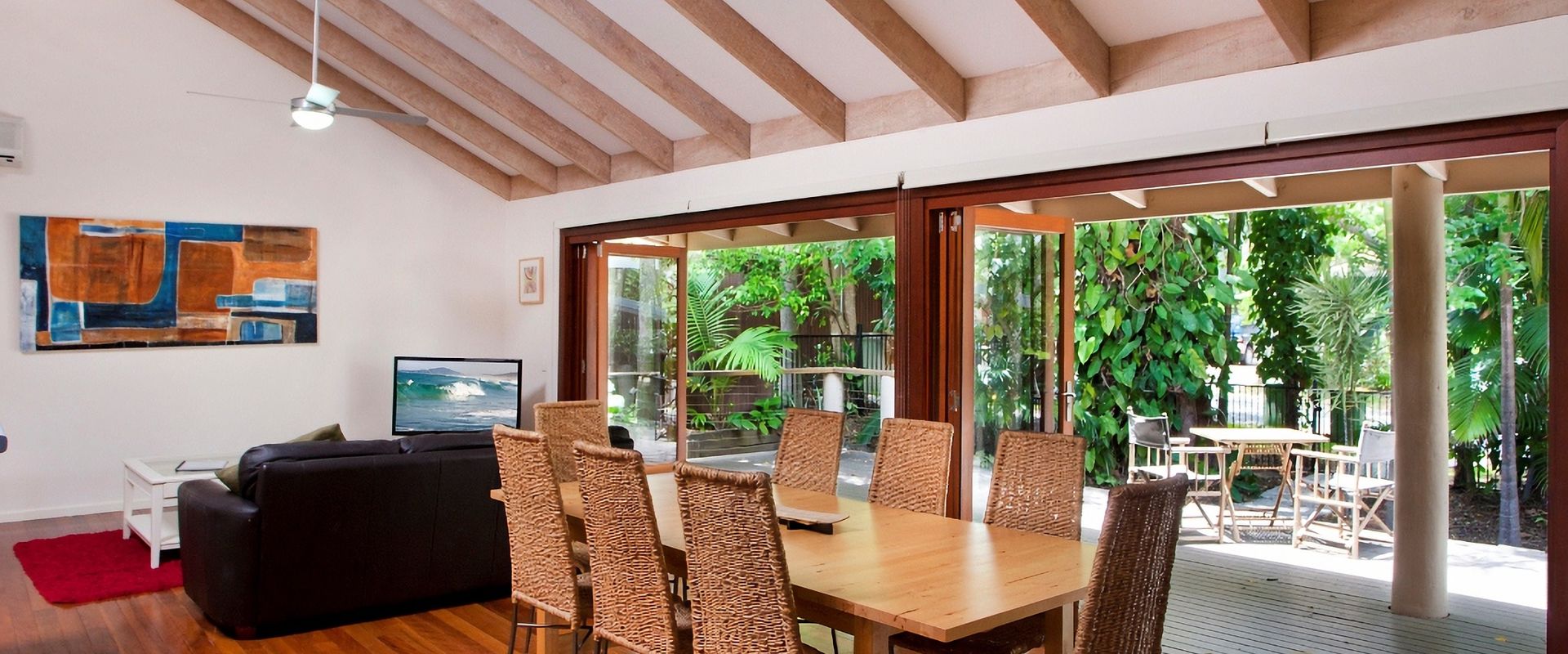 7 Depper – Cosy Beach House in Central Sunshine Beach