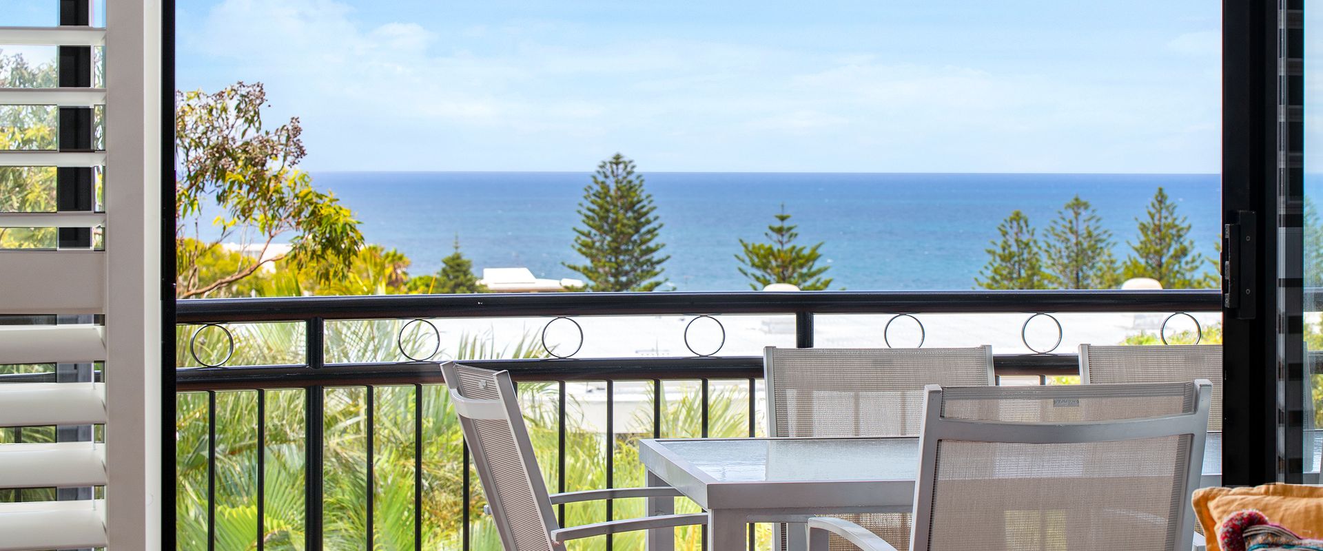 6 Seabreeze – Spacious Newly Renovated Apartment with Ocean Views