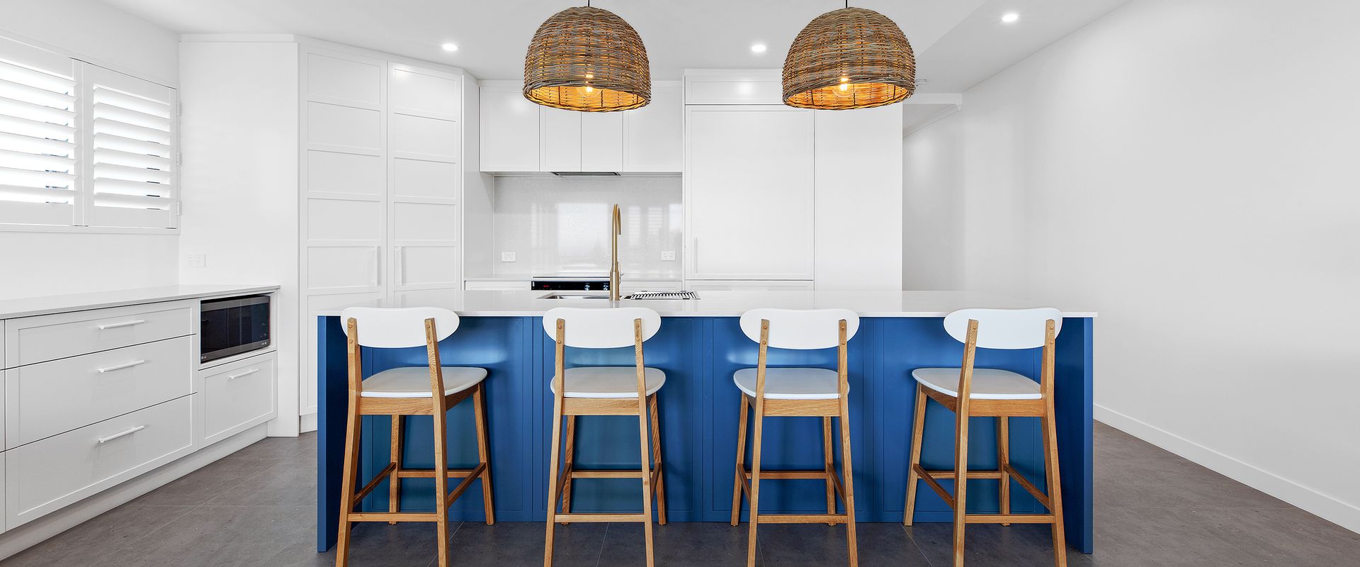 6 Seabreeze – Spacious Newly Renovated Apartment with Ocean Views