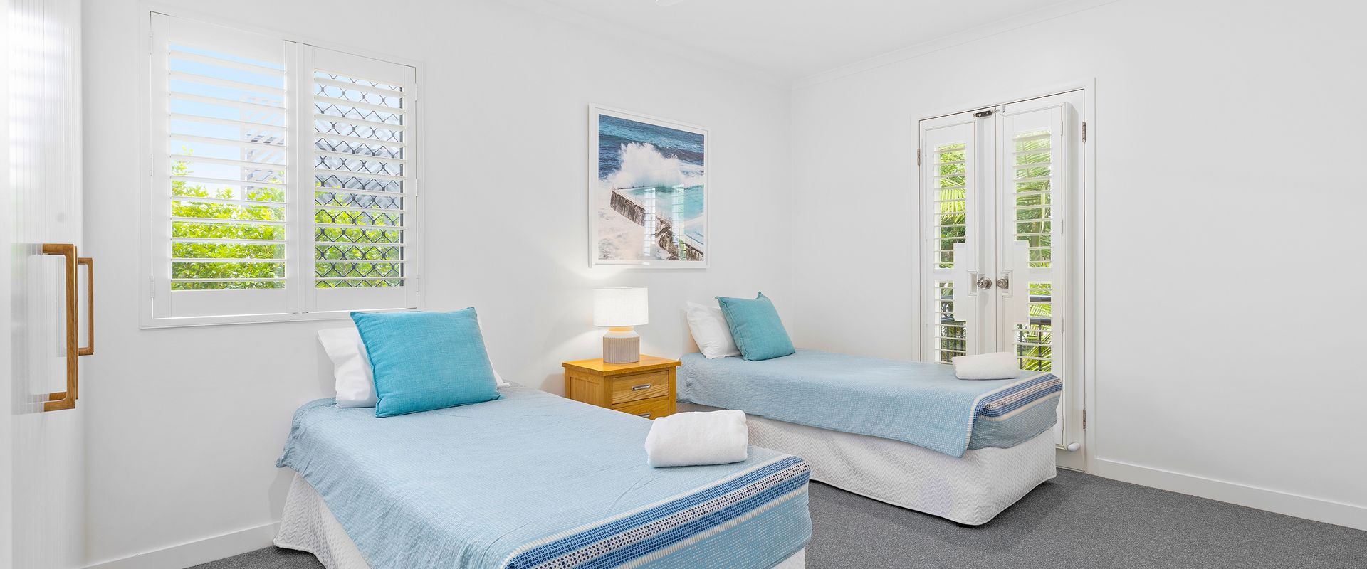 6 Seabreeze – Spacious Newly Renovated Apartment with Ocean Views