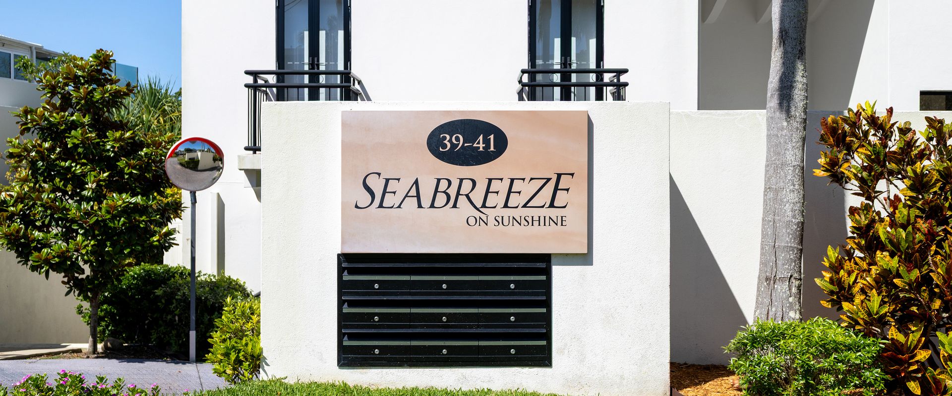 6 Seabreeze – Spacious Newly Renovated Apartment with Ocean Views