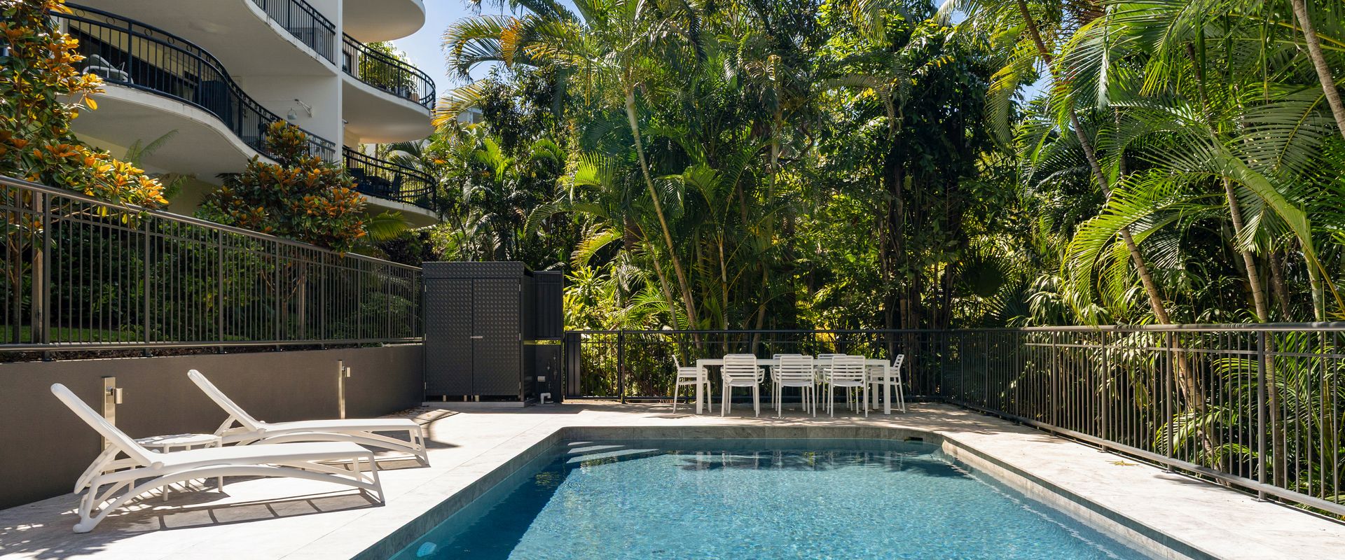 6 Seabreeze – Spacious Newly Renovated Apartment with Ocean Views