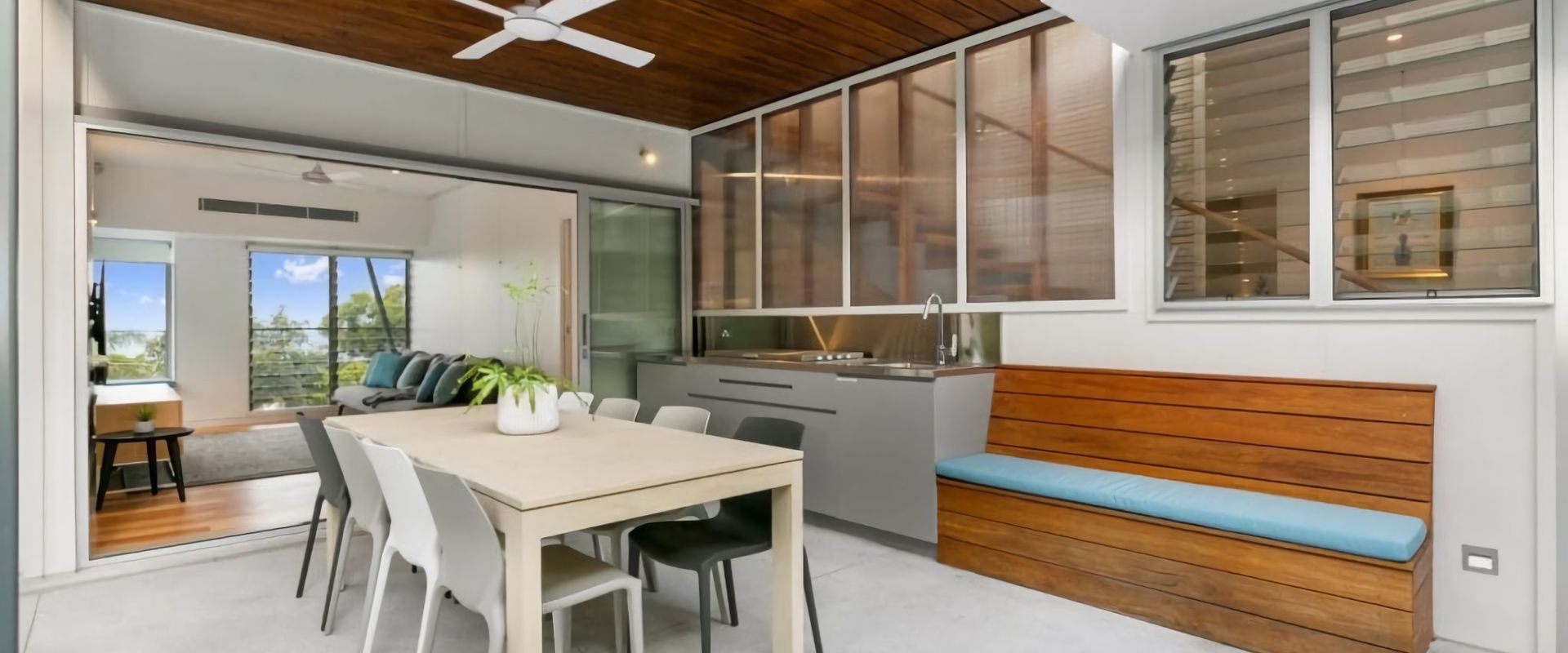 11 Seaview Tce – Spectacular Home with Stunning Ocean and Headland Views