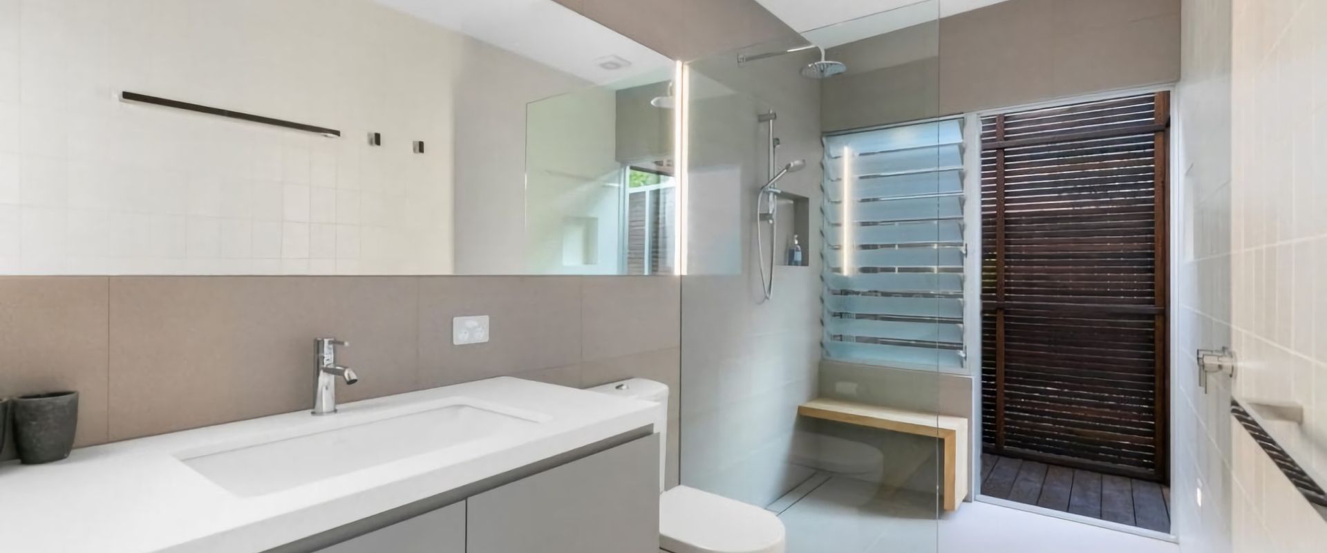 11 Seaview Tce – Spectacular Home with Stunning Ocean and Headland Views