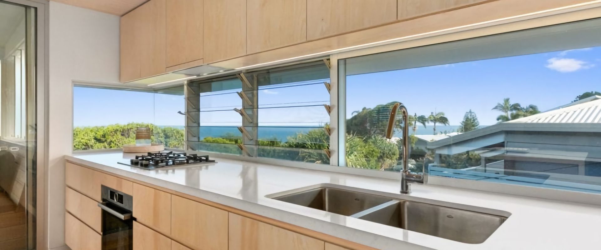11 Seaview Tce – Spectacular Home with Stunning Ocean and Headland Views
