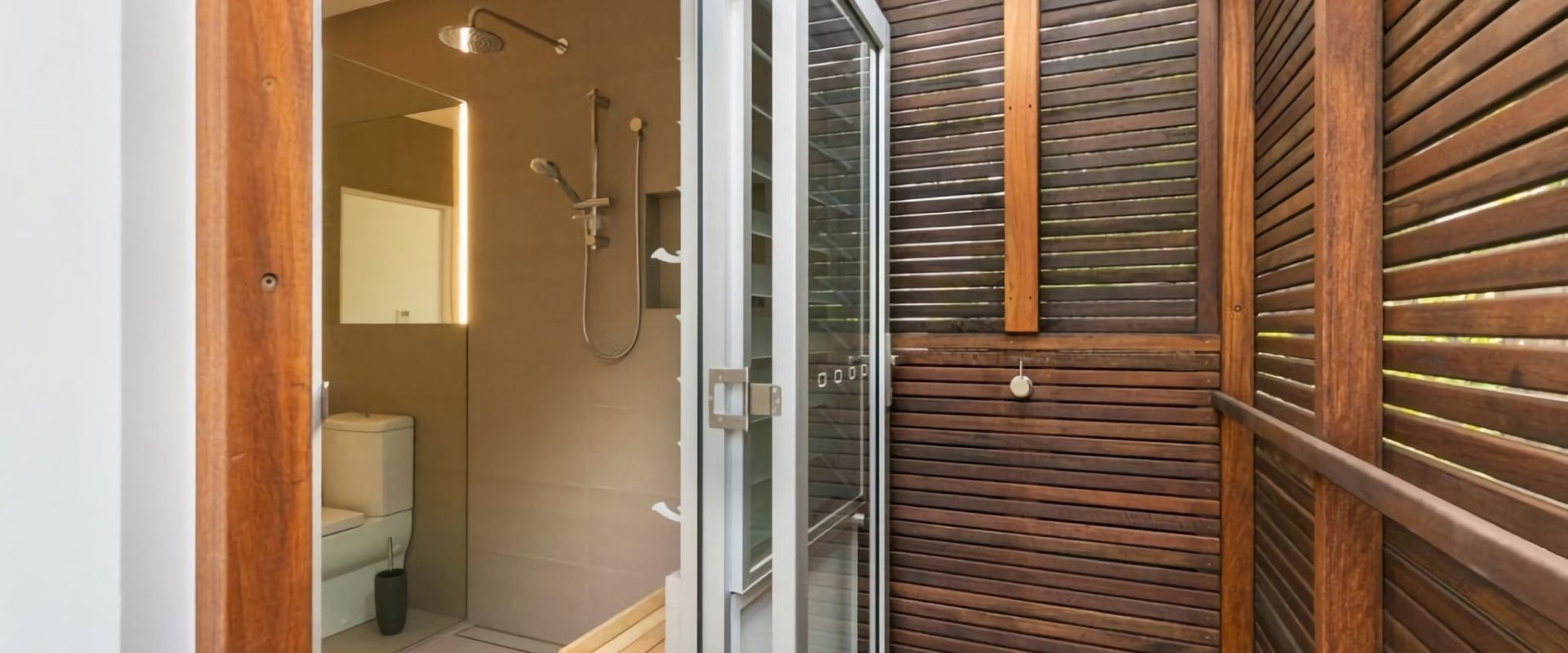 11 Seaview Tce – Spectacular Home with Stunning Ocean and Headland Views