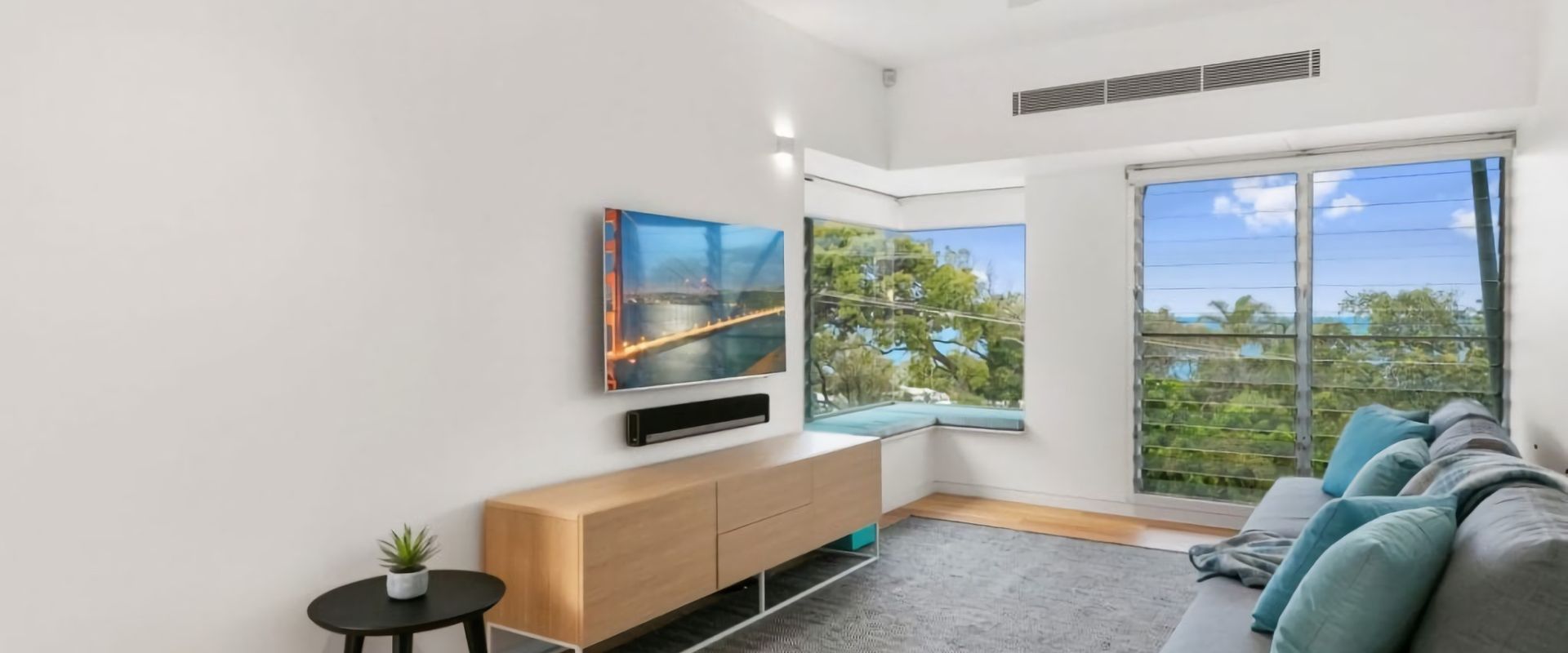 11 Seaview Tce – Spectacular Home with Stunning Ocean and Headland Views
