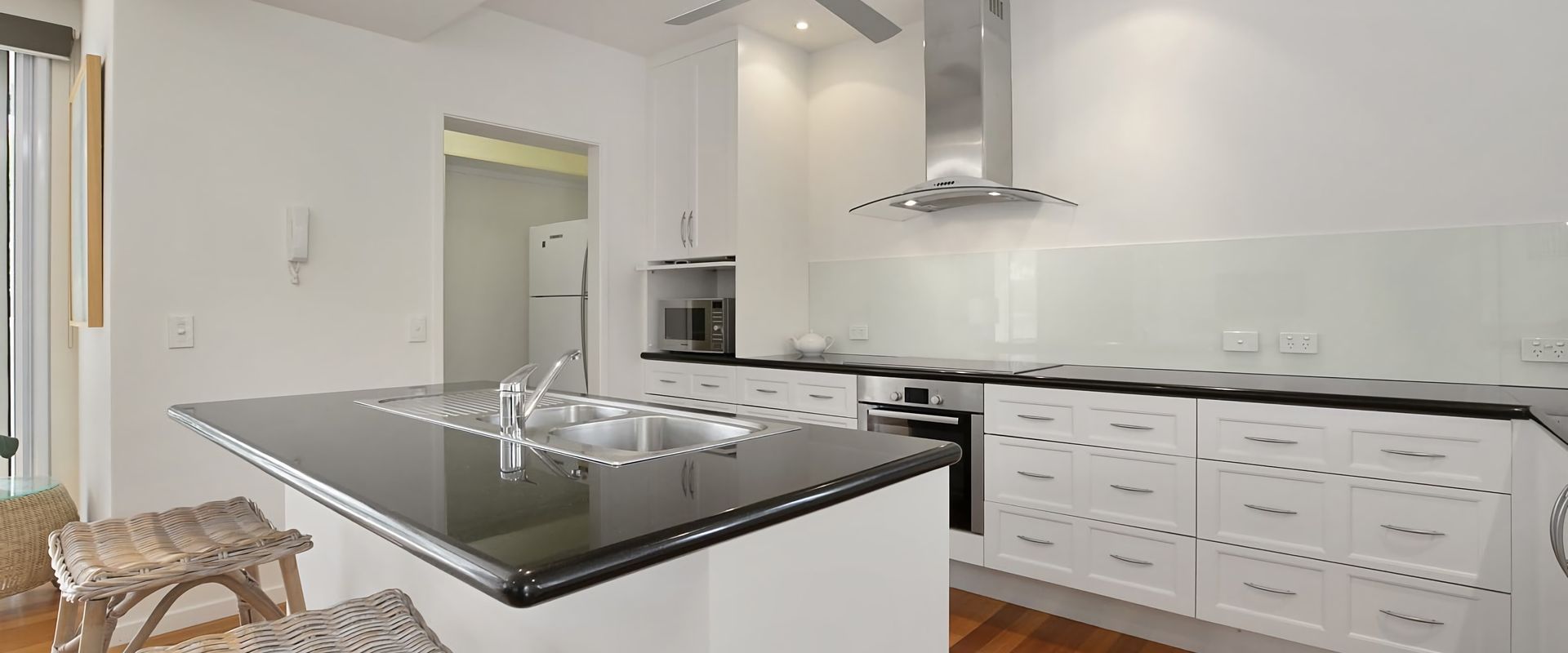 4 Maher Tce – Stately Residence with Beach Side Charm