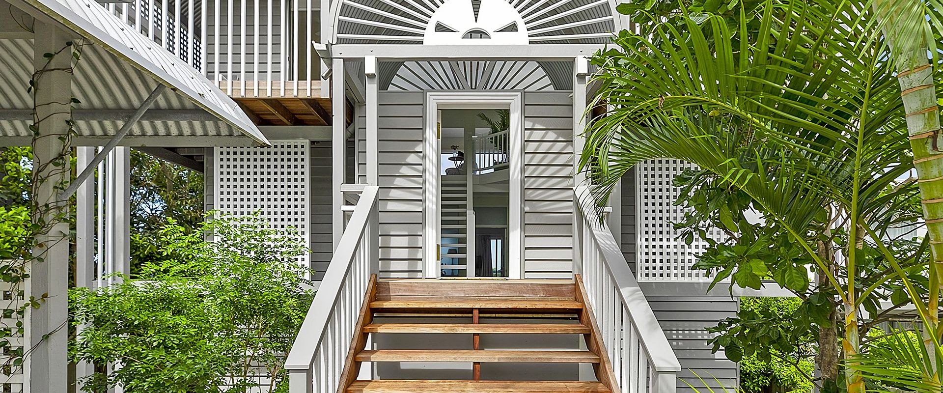 10 Enterprise St – Prestigious Home with Breathtaking Views