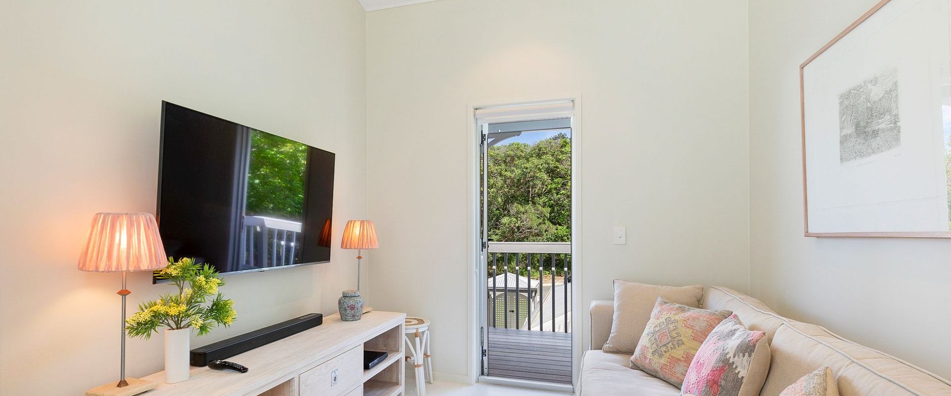 10 Enterprise St – Prestigious Home with Breathtaking Views
