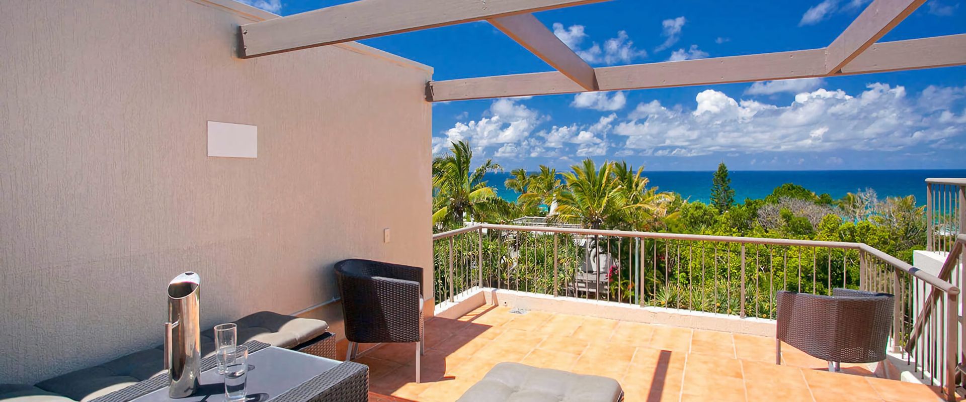 3 Ocean Terraces – Split Level Apartment At The Beach