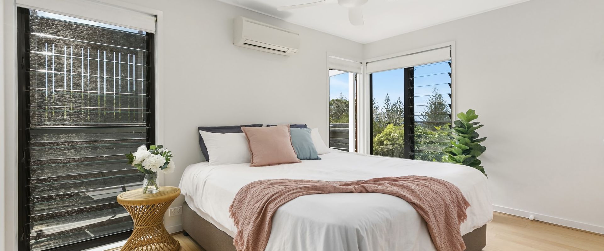 Duke St Convenience at your doorstep! Beach living