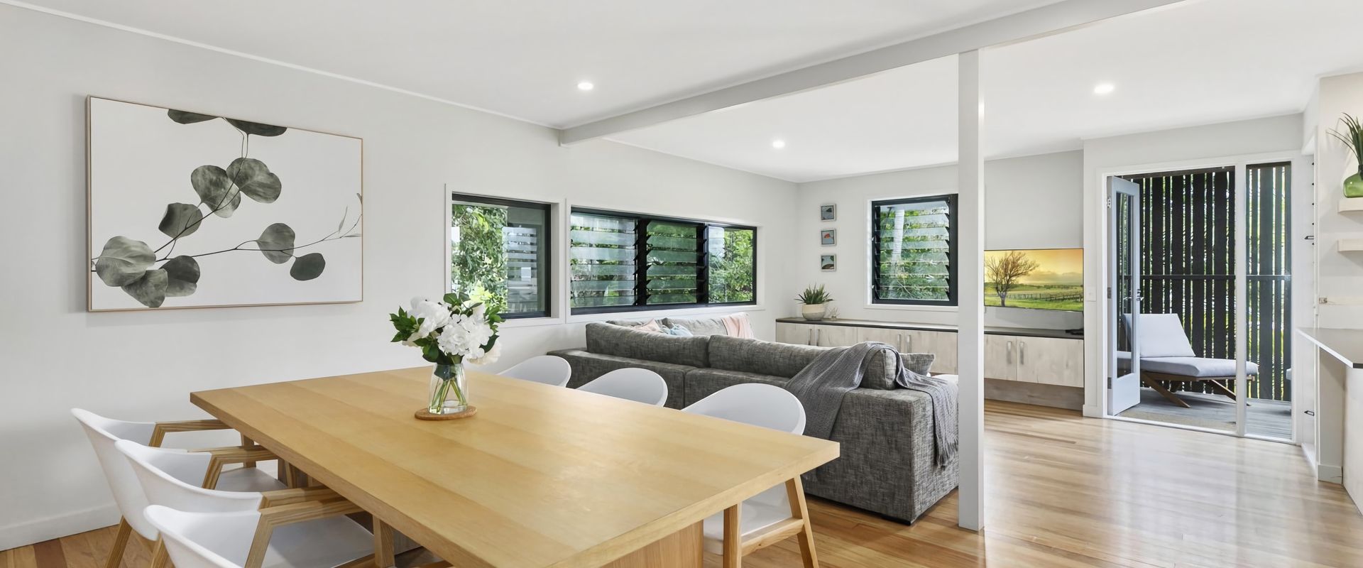 Duke St Convenience at your doorstep! Beach living