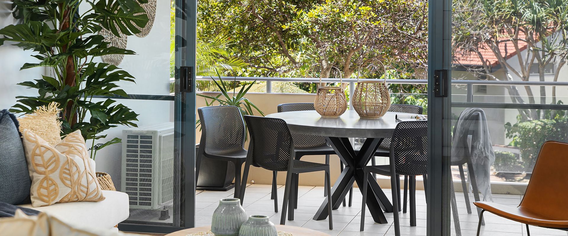 2 Park Cres Modern & Stylish 2 bedroom apartment Close to Beach and Restaurants