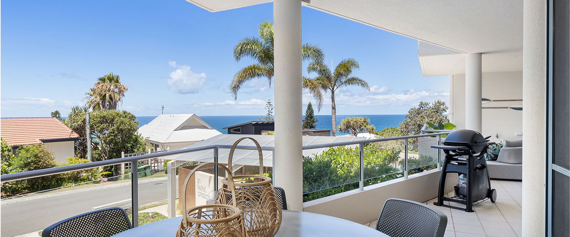 2 Park Cres Modern & Stylish 2 bedroom apartment Close to Beach and Restaurants