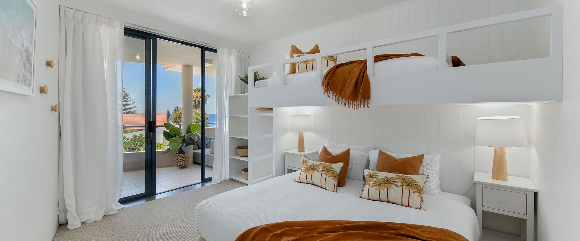 2 Park Cres Modern & Stylish 2 bedroom apartment Close to Beach and Restaurants