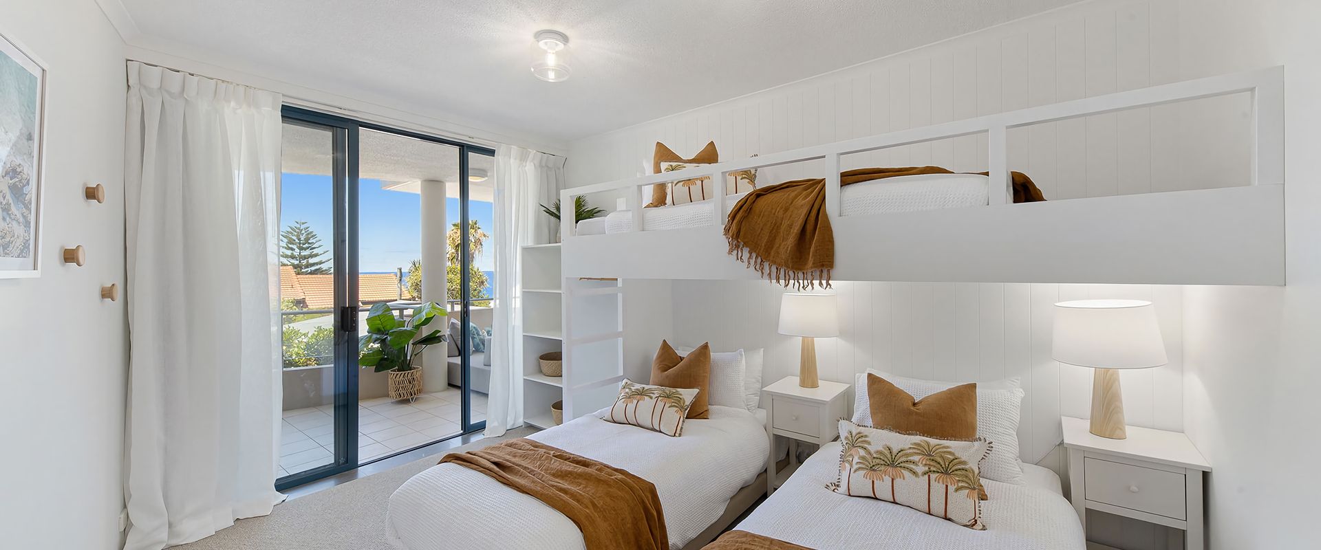 2 Park Cres Modern & Stylish 2 bedroom apartment Close to Beach and Restaurants