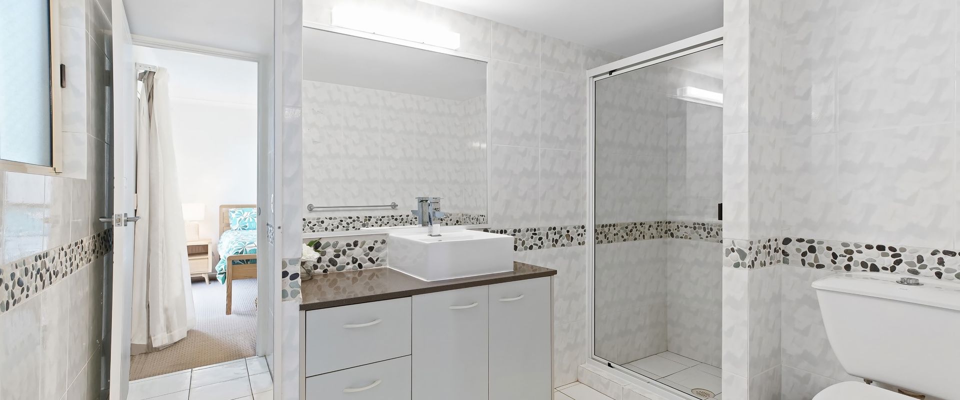 6 Pacific Outlook – Modern unit with ocean views