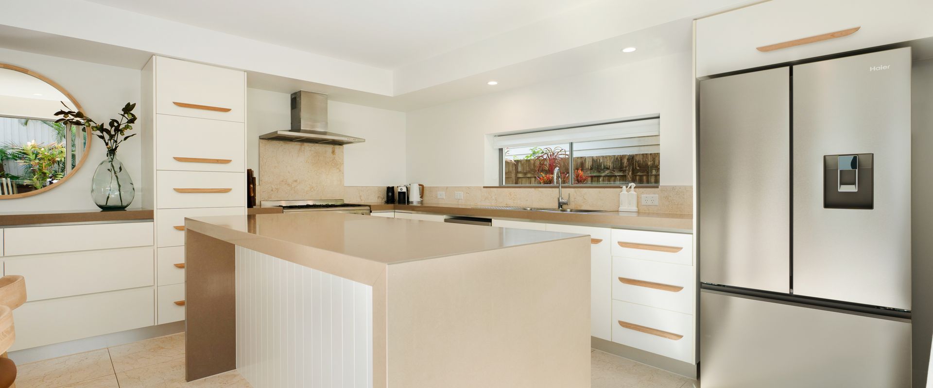 9 Depper Street – Large Residence Entire 6 Bed House
