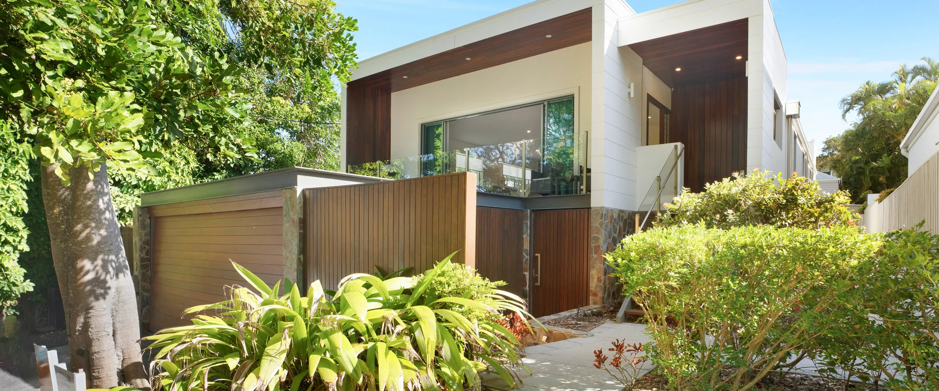 9 Depper Street – Large Residence Entire 6 Bed House