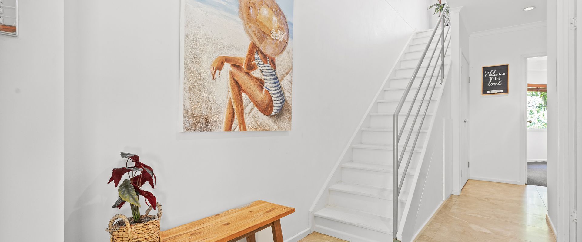 Andari Apartment 2, Sunshine Beach, Beachfront Street and just steps to Surf-club