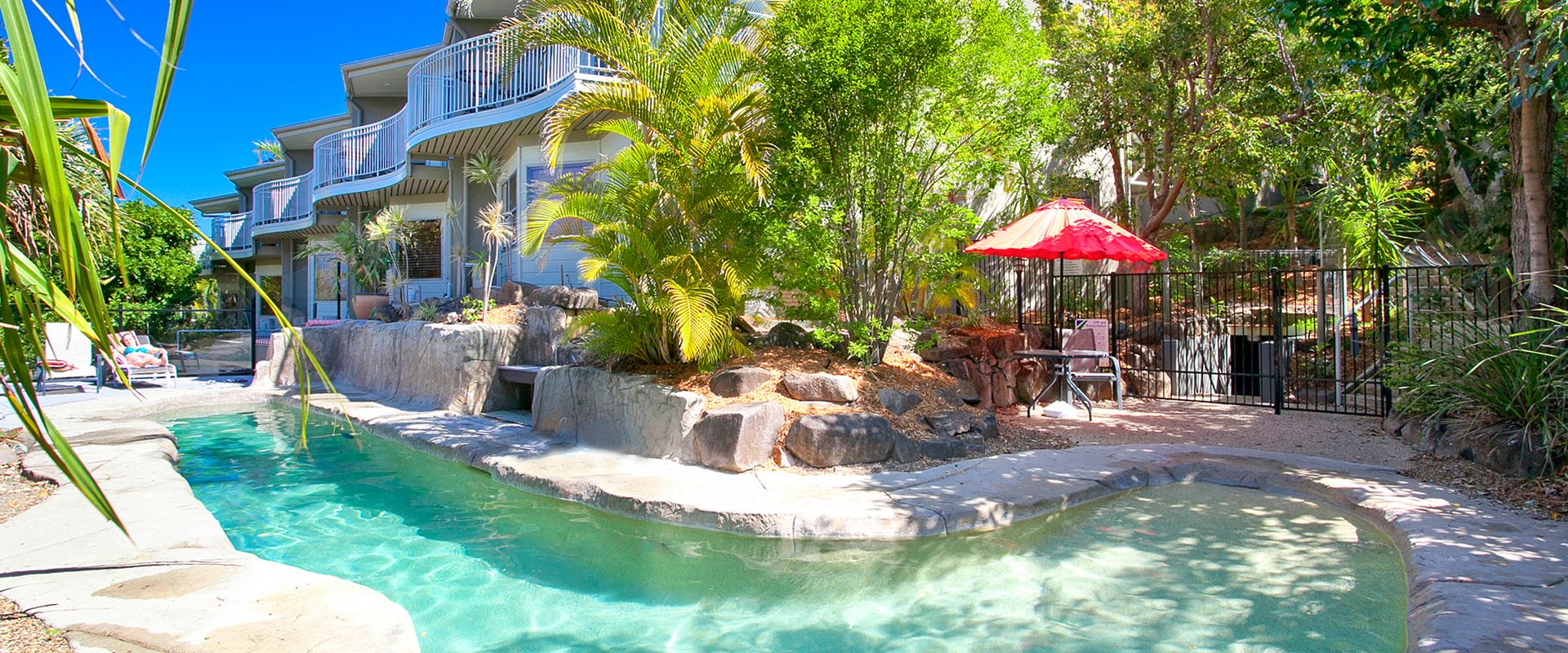 Andari Apartment 2, Sunshine Beach, Beachfront Street and just steps to Surf-club