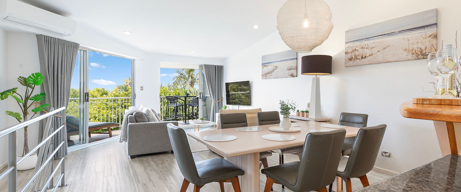 Andari Apartment 2, Sunshine Beach, Beachfront Street and just steps to Surf-club