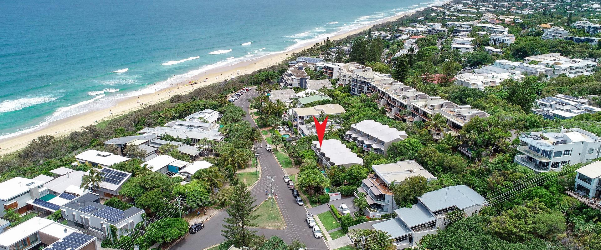 Andari Apartment 2, Sunshine Beach, Beachfront Street and just steps to Surf-club