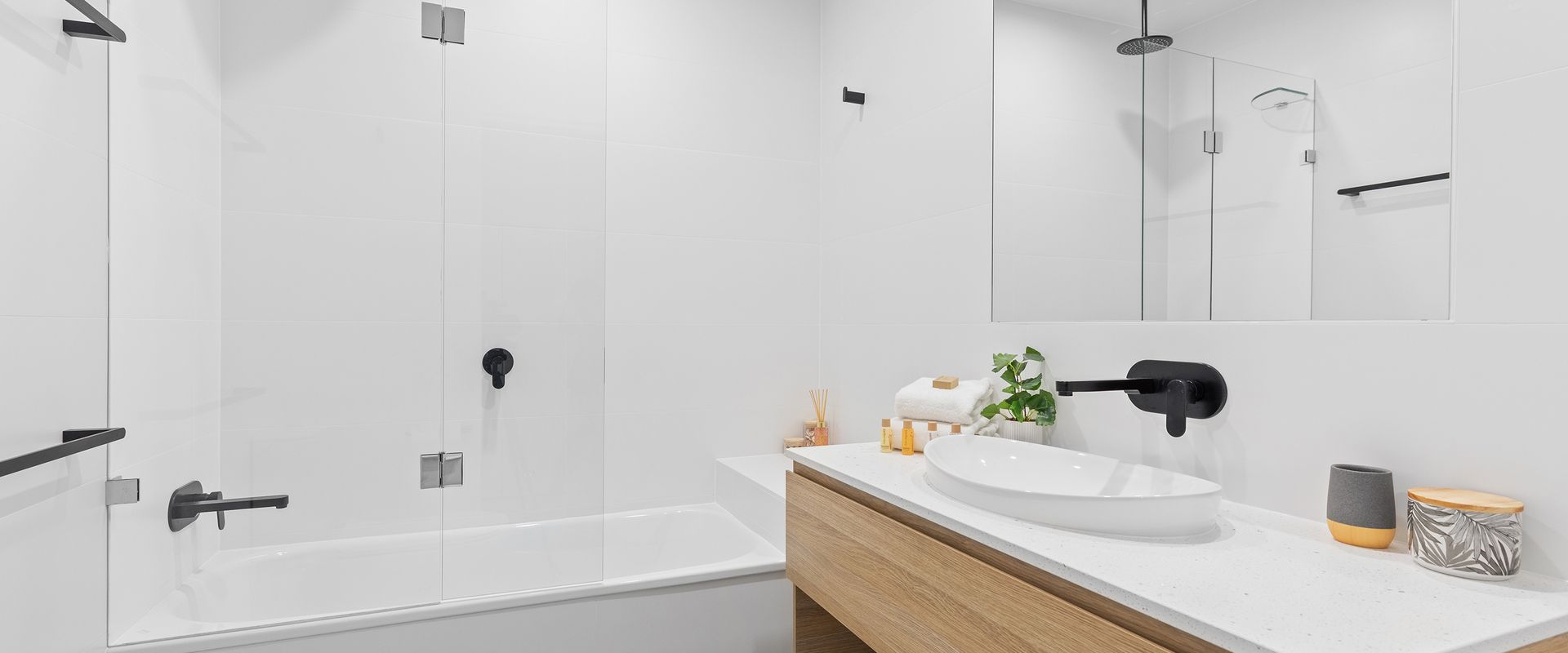 Andari Apartment 2, Sunshine Beach, Beachfront Street and just steps to Surf-club