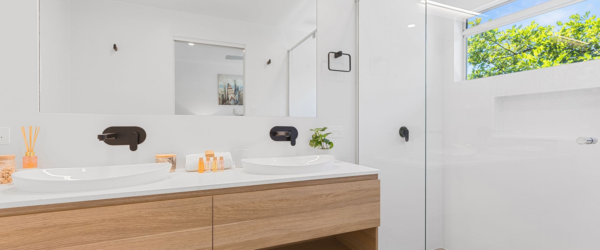 Andari Apartment 2, Sunshine Beach, Beachfront Street and just steps to Surf-club