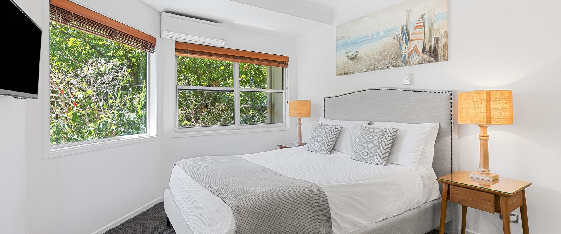 Andari Apartment 2, Sunshine Beach, Beachfront Street and just steps to Surf-club