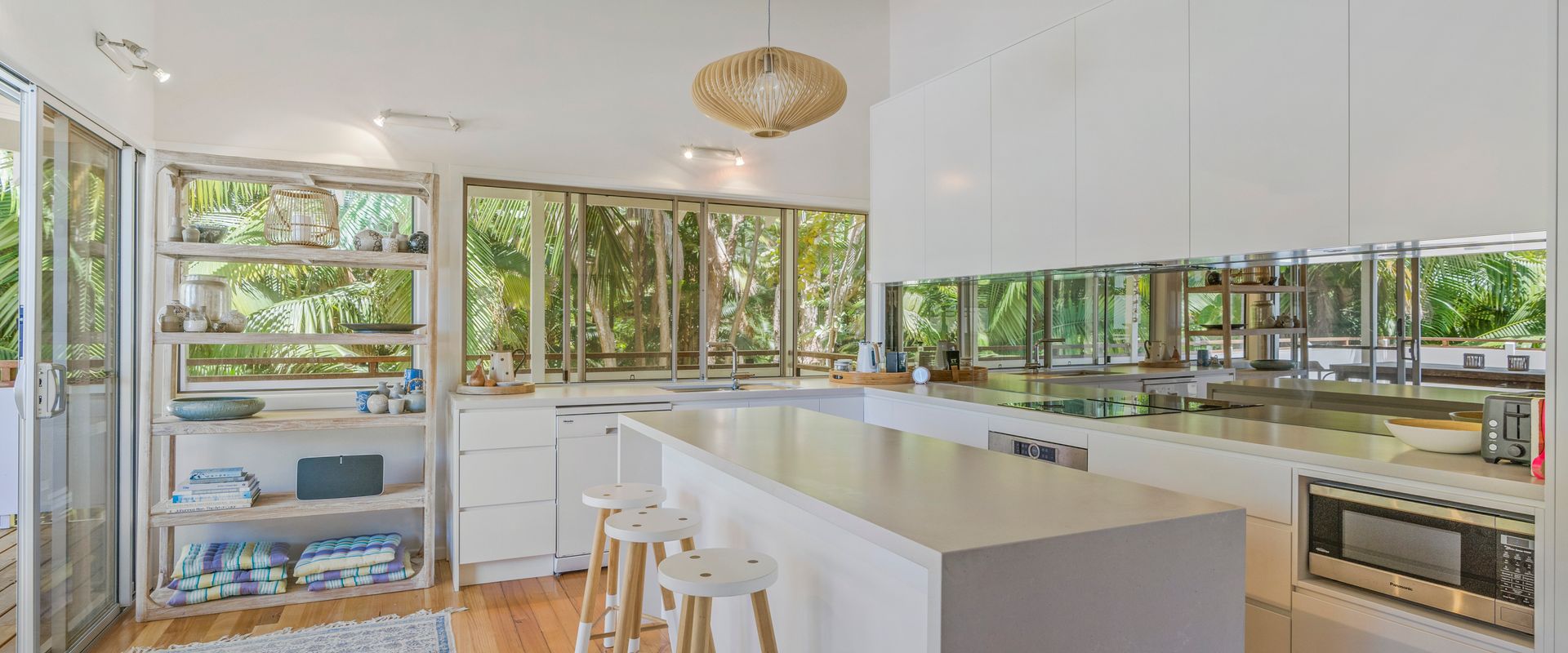 24 Seaview Terrace – Beachside Oasis with Pool