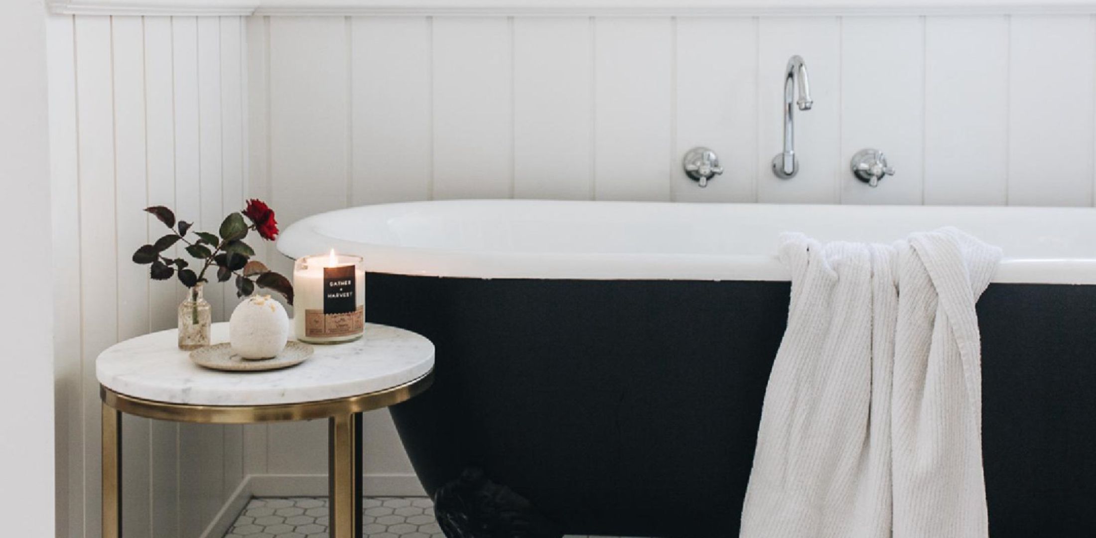 Claw footed bath